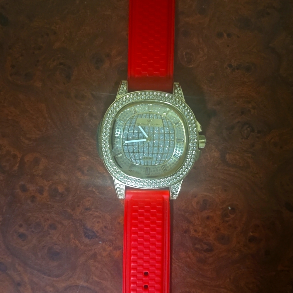 Red soft band Montres carlo watch